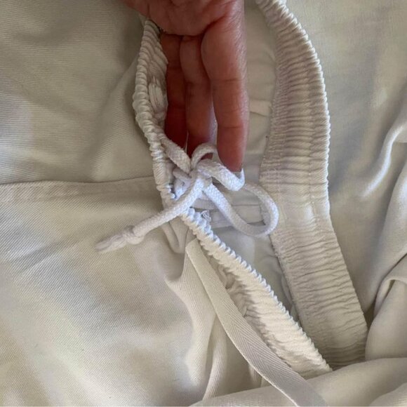 Kids unisex Size 2 karate uniform. White. Minor Stains. Good condition. - Picture 6 of 8